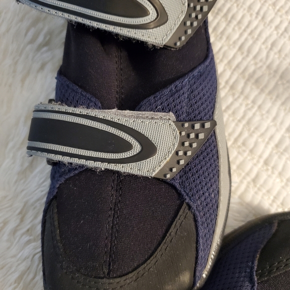 New Size 6 LLBEAN Wetsuit Shoes - Picture 3 of 9